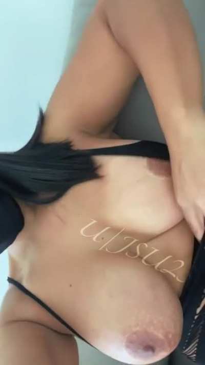 Born in 1980 doing my 2nd tits reveal video on Reddit 🤷🏽‍♀️ Will the internet be grateful ? 🥷🏽