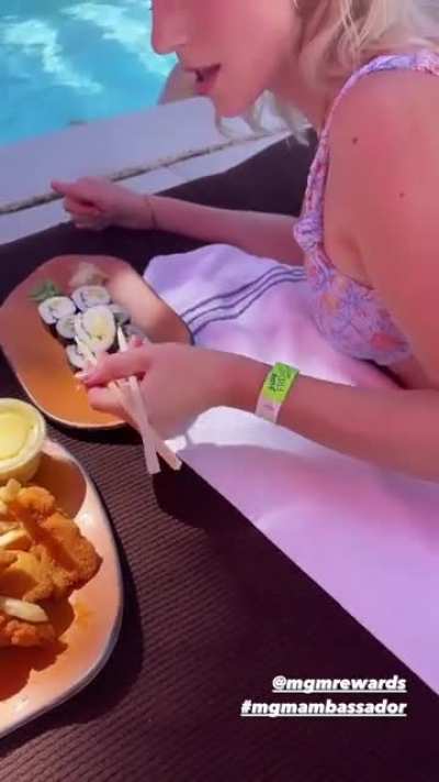 Eating Sushi By The Pool 🍣🥢