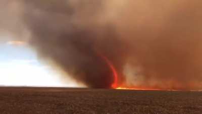 Se um tornado &eacute; ruim, e um tornado de fogo?