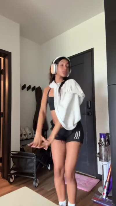 Romina abs