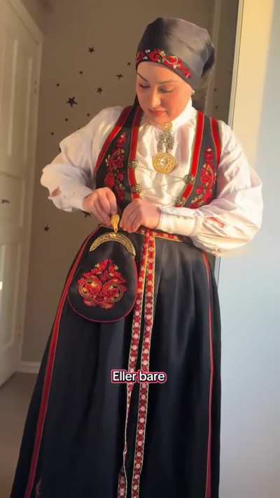 Vi n&aelig;rmer oss 17.mai. Hvem sier at muslimer ikke er kompatible med oss?? Jeg &oslash;nsker dem velkommen, alle sammen som vil delta i feiringen. Uansett religion, kultur, og avstamning. 🥰
