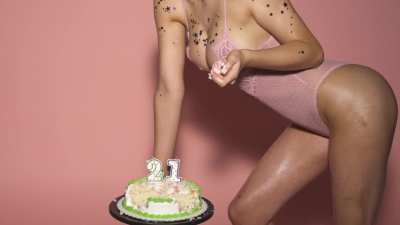 Elsie Hewitt gets dirty on her 21st birthday