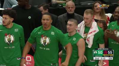 [Highlight] Vintage Blake Griffin returns as he pump fakes and makes a LOUD jam with malice