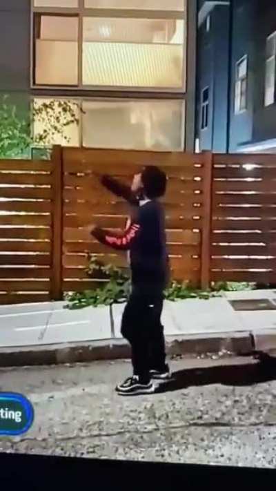 Militantes do Black Lives Matter exigem que brancos saiam da vizinhan&ccedil;a e d&ecirc;em suas casas aos negros.
