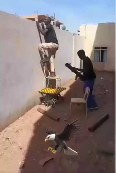 Sudanese soldier with a recoilless gun in action against the RSF