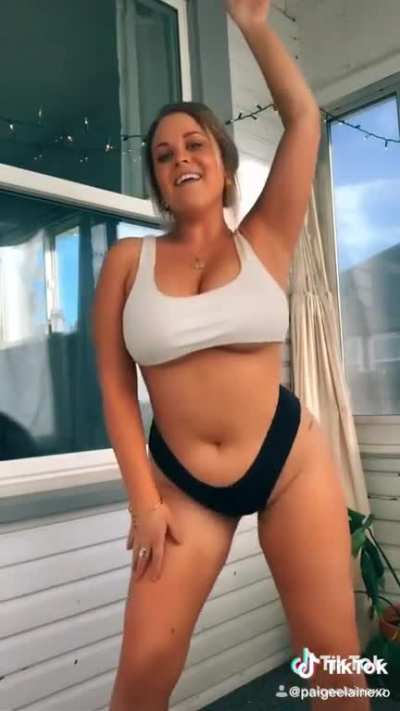 Underboob