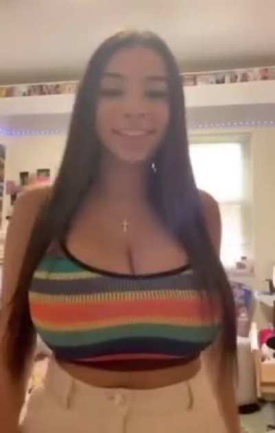 LOOK AT THAT FUCKING BOUNCE. SHES MASSSSIVE