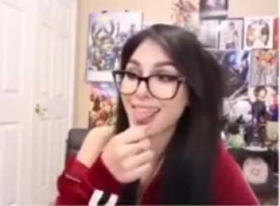 👅