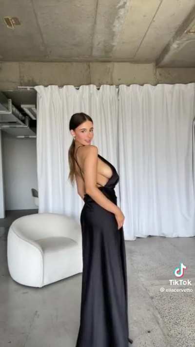 Side boob for days ooooff