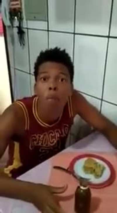 T&ocirc; bebendo suco &oacute;