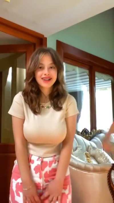 Elif Sara&ccedil;