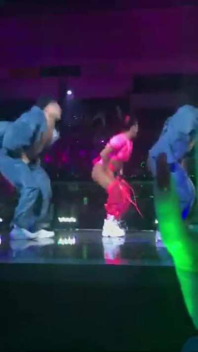 &lrm;Becky G - Zooted - Premios Juventud (2018) (1080p, 60fps)... (Source &amp;amp; 4K links in comments)