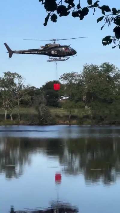 A fire department helicopter lost control, spun and crashed into the water while attempting to collect water, no injuries - Rosporden, Finist&egrave;re, France, 24 August 2025
