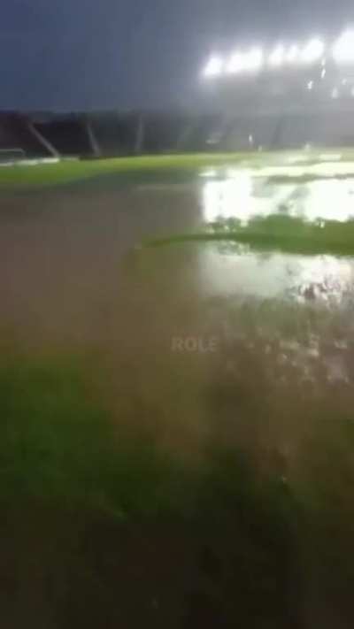 Raiozinho xoxo que caiu no campo da inter de limeira. ⛈️⛈️⚡⚡😱😱😱