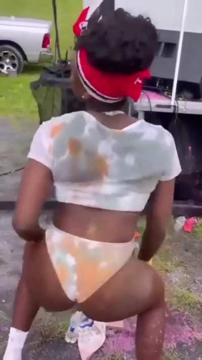 Trini wukking