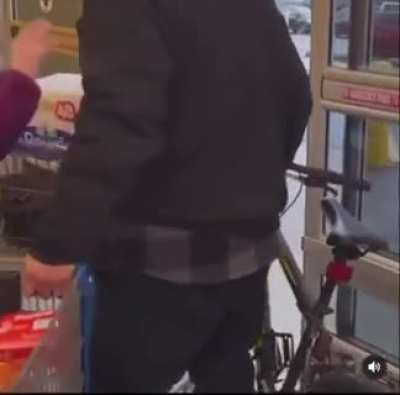 Robber attempts to leave store but grandma saves the day