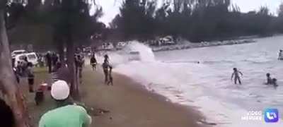 Let&rsquo;s swim with our cars