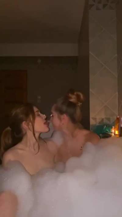 2 Girls In A Bubble Bath