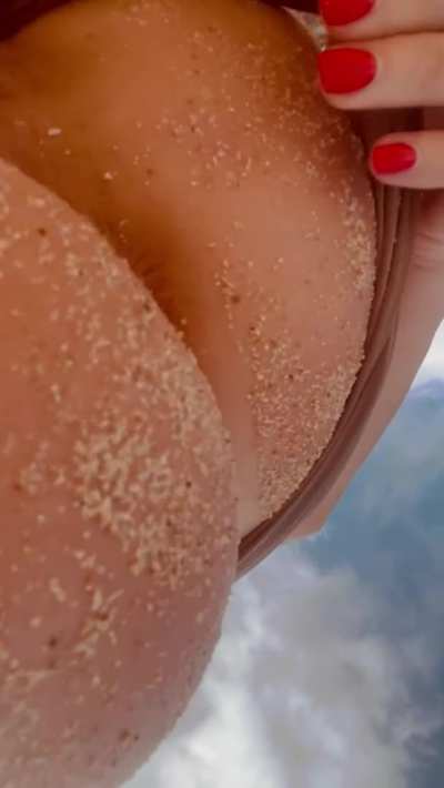sex on the beach!?🦀🌊