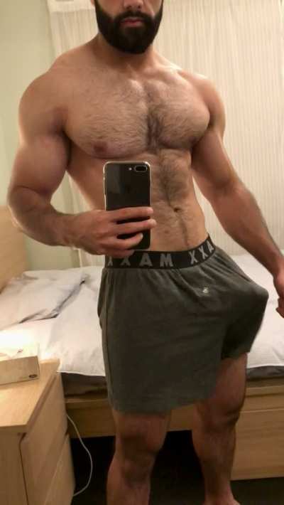 Do you mind pulling my boxers down to help him out? 🤪🎩🇦🇺 27(M)