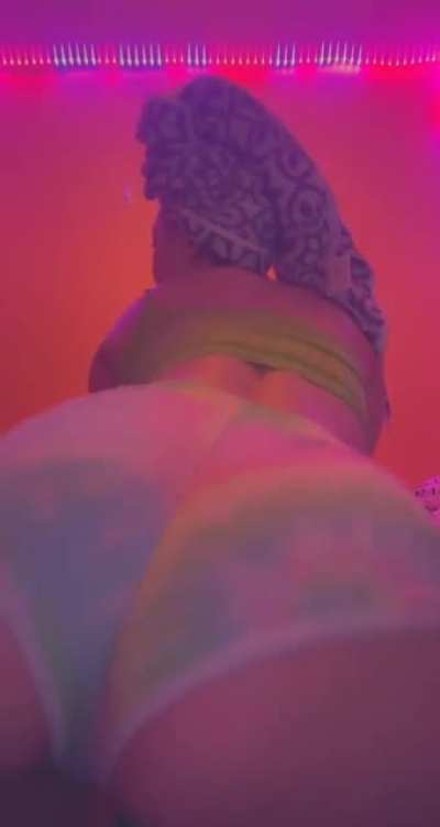 just a white girl twerking&hellip;&hellip;