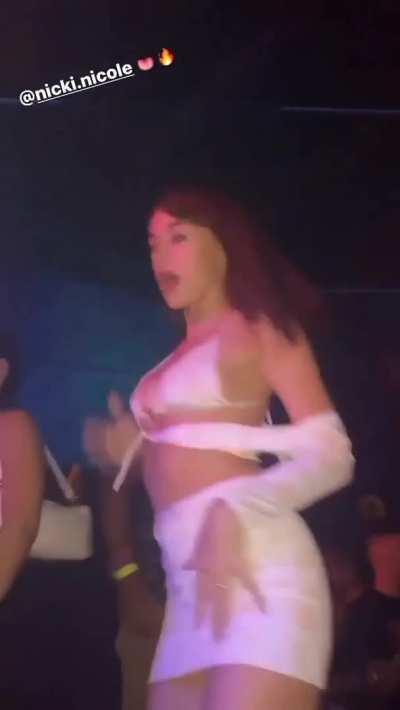Nicki Nicole perreando🍑🔥 Se viene su compilado