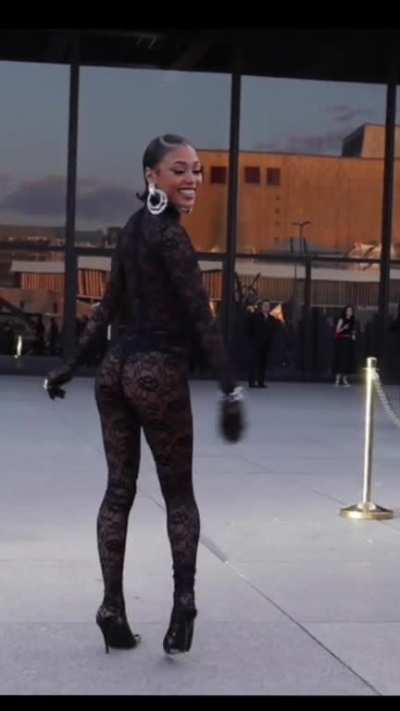 This suit 😩