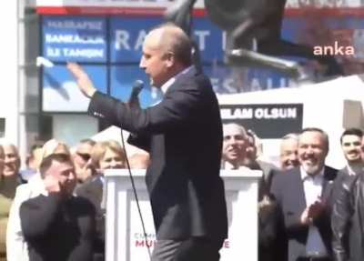 Muharrem İnce, Bolu mitinginde dans etti.