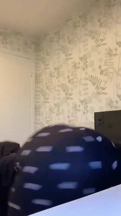 Kiss that fat booty