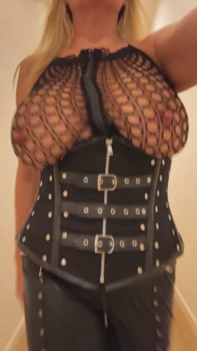 I like how my boobs bounce&hellip;
