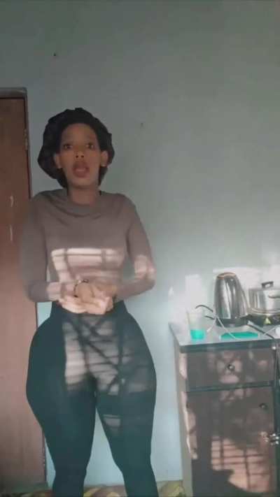 Curvy Aunty