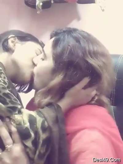 Boyfriend Sex with his girlfriend ( Link in Comment)