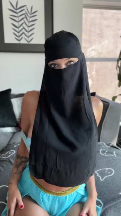 يقولون لي أبقى مغطّا<wbr>ة… بس بدي أعرف، هل لسه كنت رح تنيكني؟