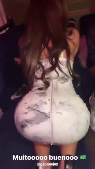 Shaking her ass