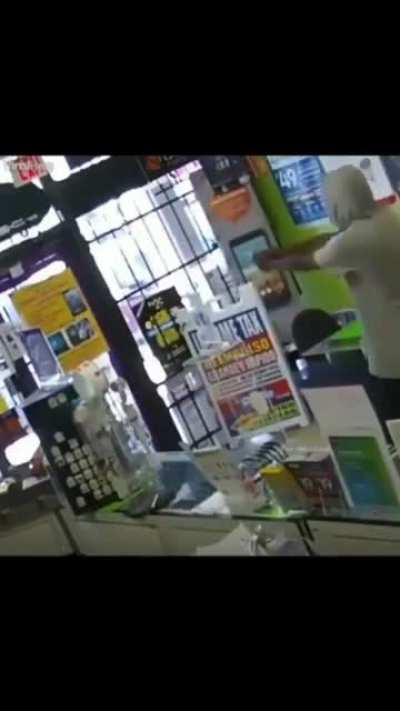 Man gets locked out of store &amp;amp; arrested after attempting robbery