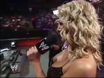 Torrie Wilson invites 6 guys for a Sex Test