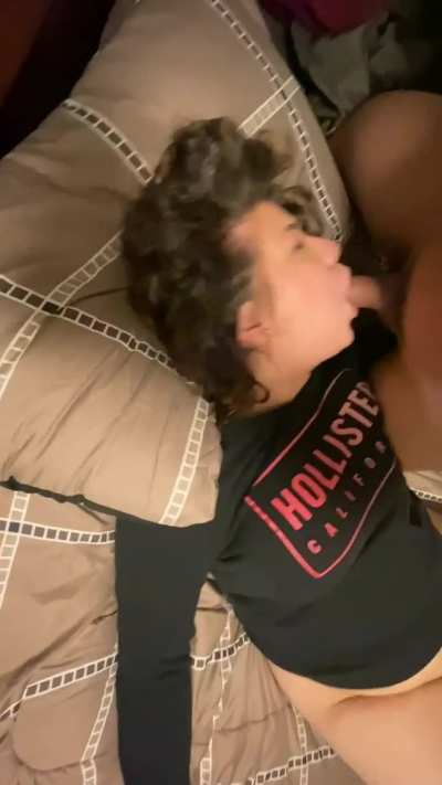She&rsquo;s sucking his dick with love