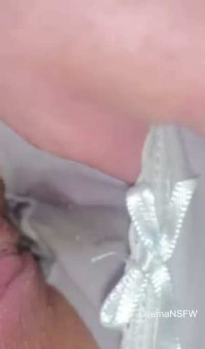 I&rsquo;m so horny, my panties are soaked 😳