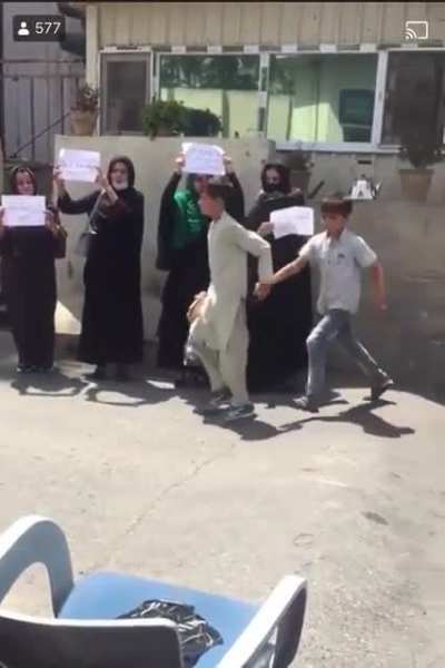 Four brave women protesting against the Taliban takeover in Kabul in the presence of Taliban fighters