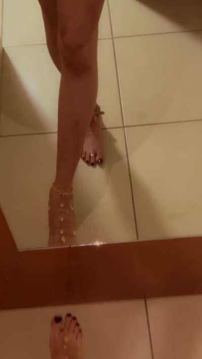Who else like feet jewelry