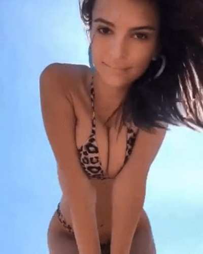 Emily Ratajkowski
