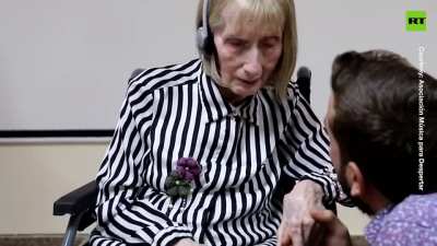 Ballerina with Alzheimer&rsquo;s hears Swan Lake, and begins to dance