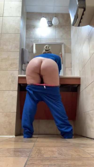 I forgot day 4 of naughty work posts...please forgive me and accept my ass as a &ldquo;piece&rdquo; offering🙏 Here&rsquo;s naught work Day 5- Washing hands and singing &ldquo;No Scrubs&rdquo; to make sure I hit my 20 second mark😜 [F]