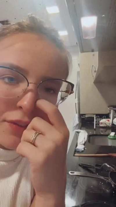 S&Oacute; CONSIGO OLHAR PARA OS PEITOS DELA NESSA LIVE Q ELA FEZ 🤤 PART 2