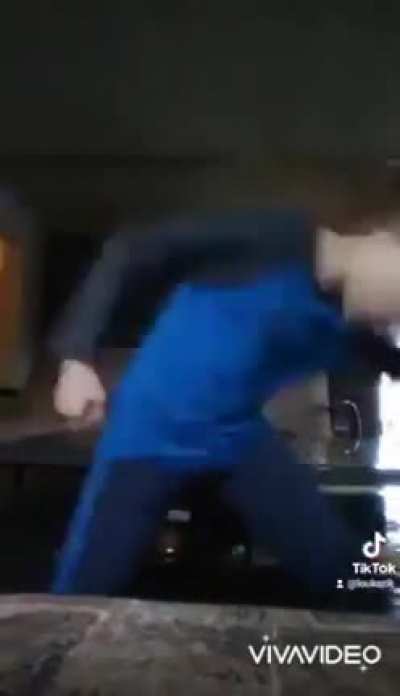 ni&ntilde;o saltimbanqui