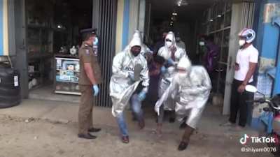 That&rsquo;s how Sri Lankan police handle mask mandate violations