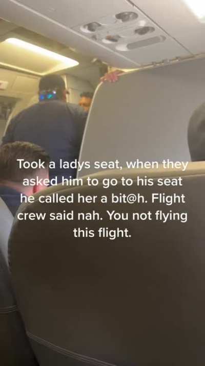 Man gets kicked off a american airlines flight after taking a lady&rsquo;s seat 