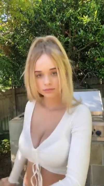 She&rsquo;s an enticing dancer