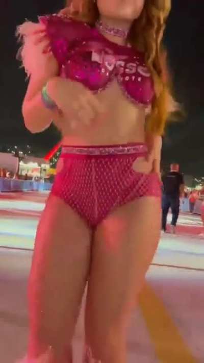 Esse carnaval t&aacute; rendendo ein 💦👀