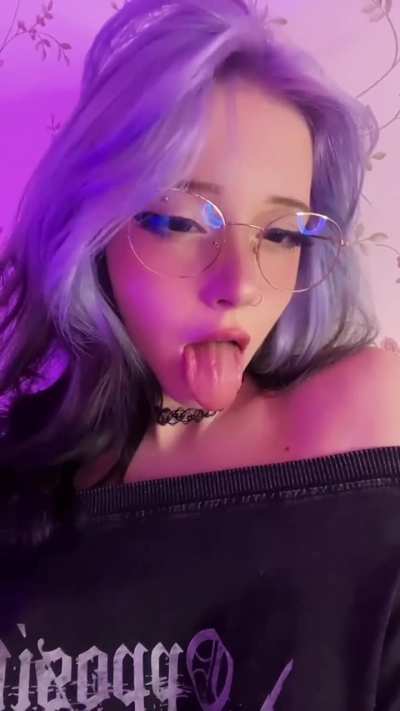 Can my glasses stay on when u fuck my mouth? I wanna see your face clearly when u use me~